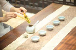 白瓷侧把壶茶具套装