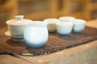 烟雨白瓷茶具