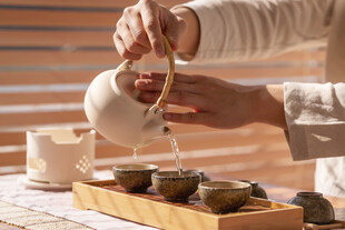 提梁壶白瓷茶具