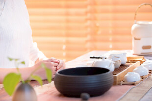 茶文化白瓷茶具茶桌展示