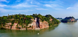 凌云山麓乐山大佛