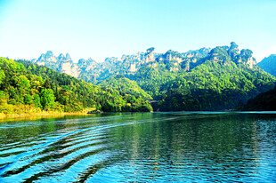 张家界宝峰湖