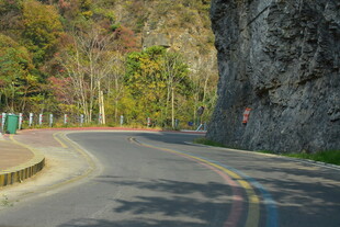 山里彩虹乡村旅游公路