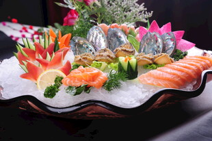 三文鱼鲍鱼海鲜刺身拼盘