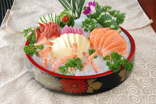 日料店海鲜刺身拼盘
