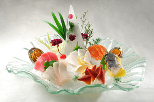 北极贝三文鱼多春鱼鱼肉刺身拼盘