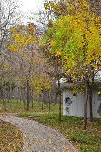 秋天公园小房子