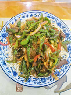 青椒牛肉盖浇拉面