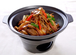 砂锅菌菇炒肉