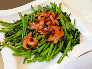 越南美食香菇空心菜