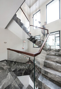 客厅卧室装修极简现代简约楼梯间