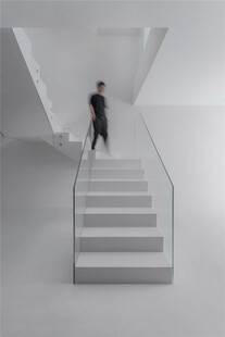 现代楼梯间极简约风家居装饰品