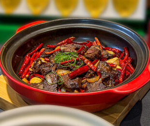 砂锅爆香辣牛肉