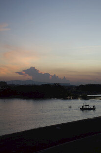 江边晚霞