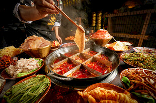 丰盛火锅美食诱人场景