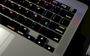 笔记本电脑键盘特写