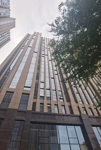 现代高层商务办公楼