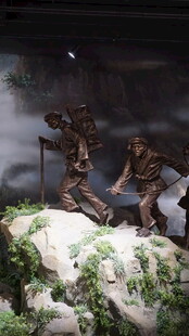 士兵野外行进场景