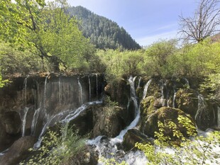 九寨沟 山间秀丽瀑布景观