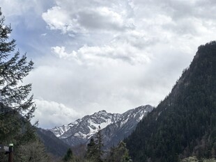 九寨沟 壮丽山景与蓝天白云