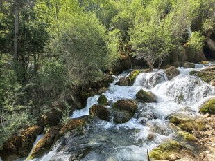 九寨沟 山间溪流潺潺的自然美景