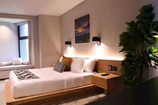 温馨现代风格卧室场景