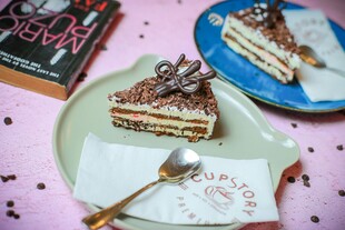 美味巧克力蛋糕诱人呈现