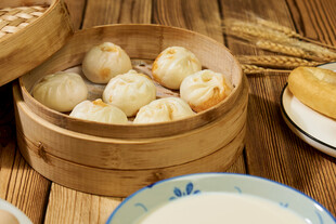 竹笼蒸包搭配营养早餐
