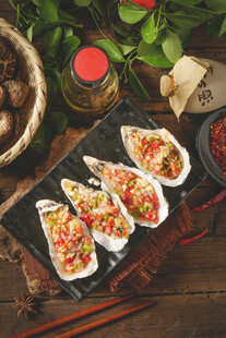 美味蒜蓉烤生蚝诱人呈现