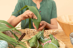 手工包粽子场景展示