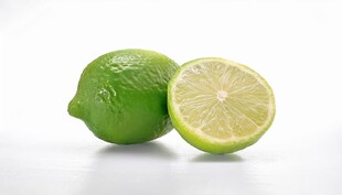 新鲜青柠 一半切开展示