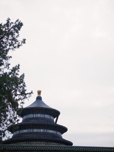 古典宝塔建筑一角