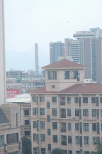 城市中的多层建筑景观