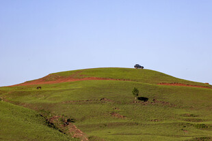 高山草甸的小车