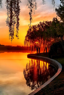 湖畔夕阳