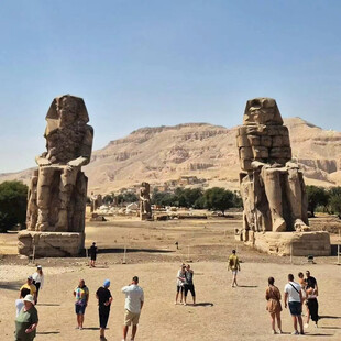 古埃及孟农巨像