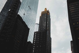 摩天大楼林立的城市天际线