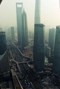 俯瞰繁华都市高楼林立