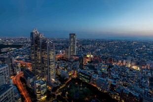 城市璀璨夜景俯瞰图