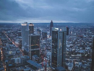 俯瞰法兰克福城市天际线