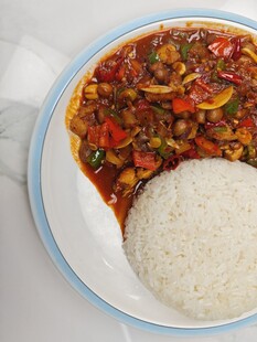 新疆特色酱米饭宫爆鸡丁