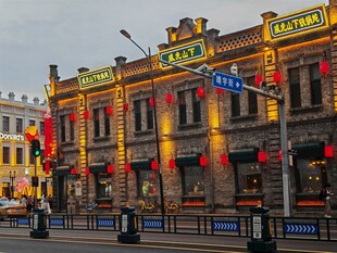 中式风格建筑夜景