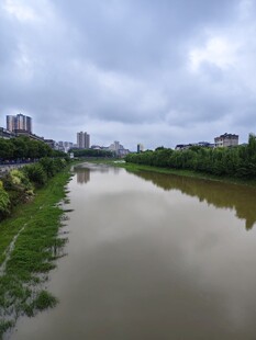 城市河畔风景