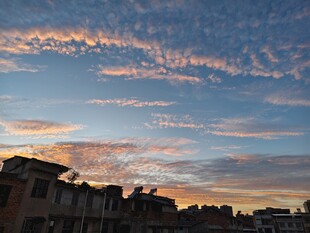 城市上空晚霞