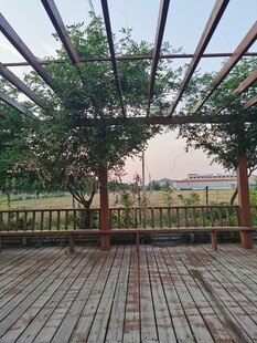 户外木质凉亭绿植景观