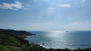 海边美景 阳光照耀海岸线