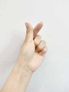 比心手指手势特写