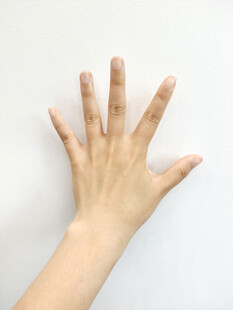 展示手部细节的特写画面