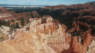 布莱斯峡谷壮丽岩石景观