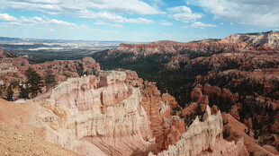 布莱斯峡谷壮丽岩石景观